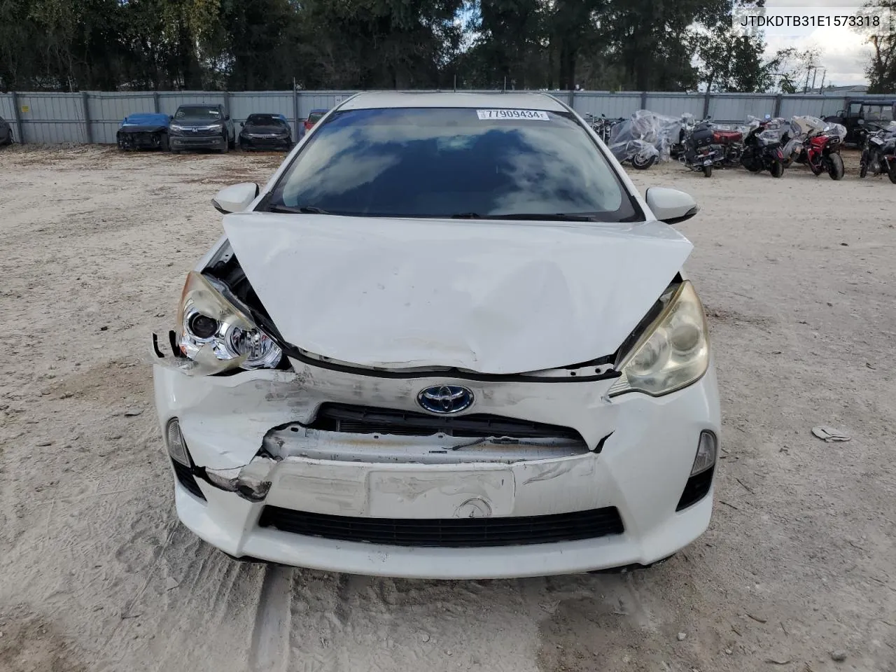 JTDKDTB31E1573318 2014 Toyota Prius C