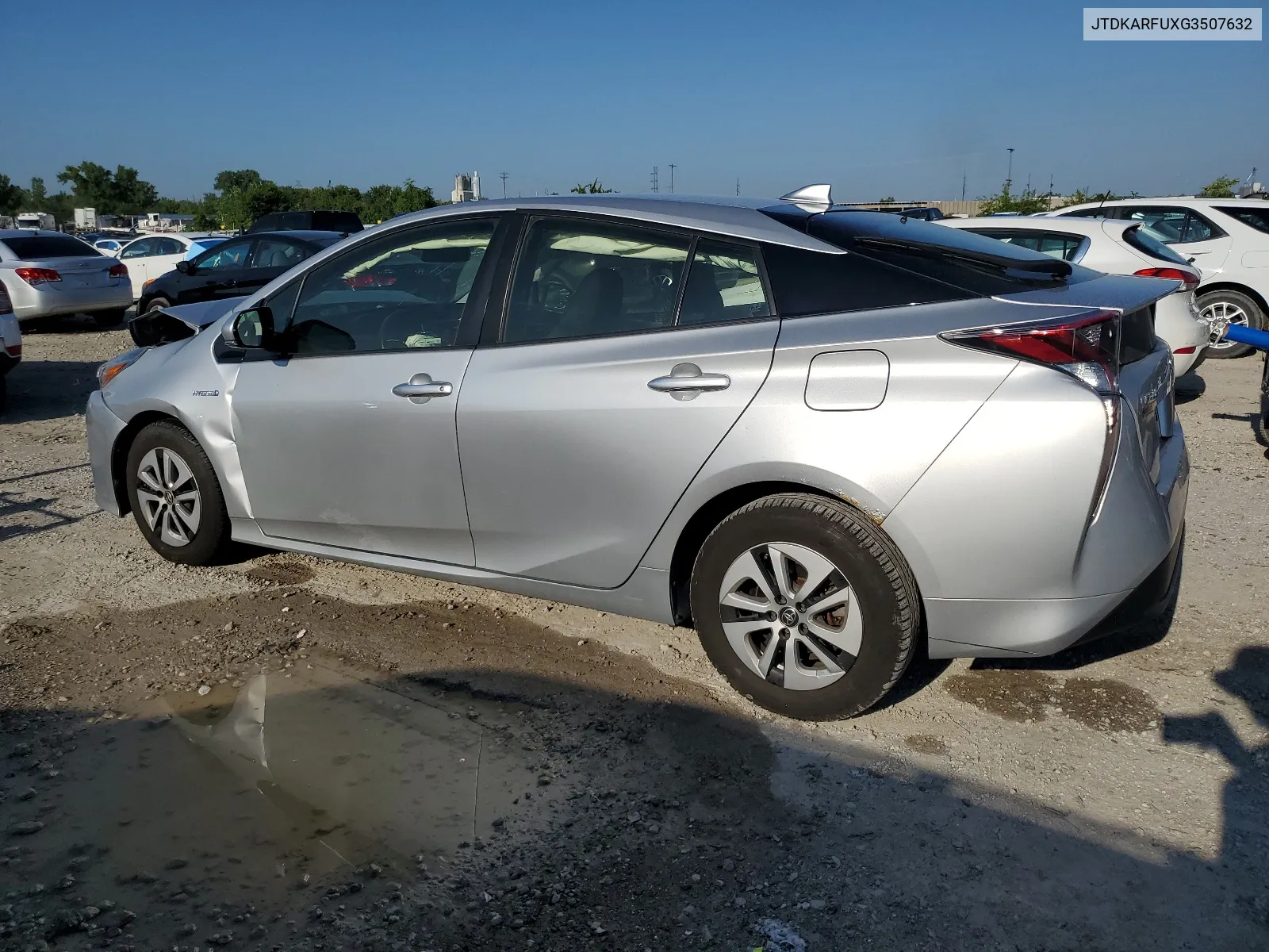 JTDKARFUXG3507632 2016 Toyota Prius