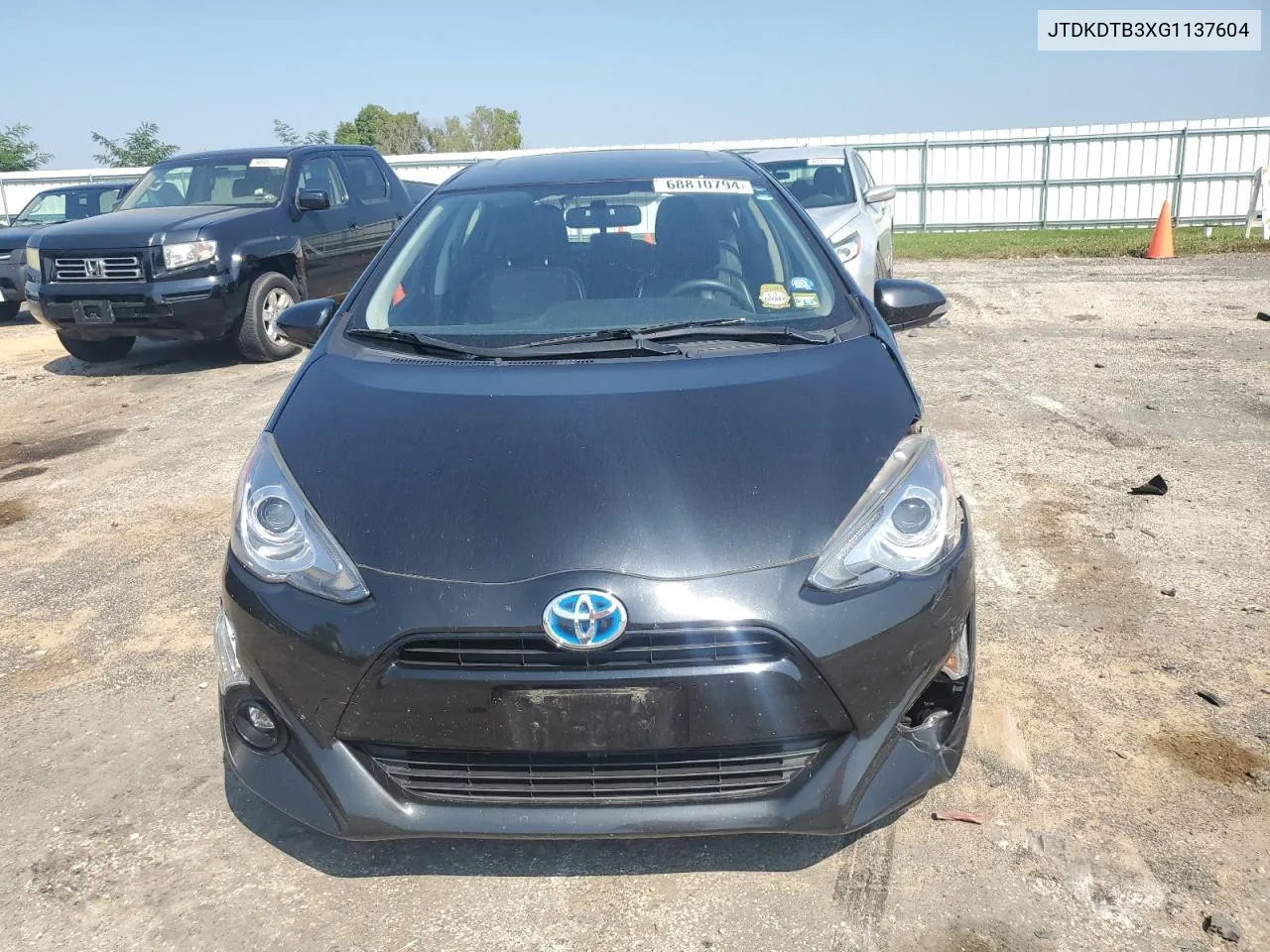 2016 Toyota Prius C VIN: JTDKDTB3XG1137604 Lot: 68810794