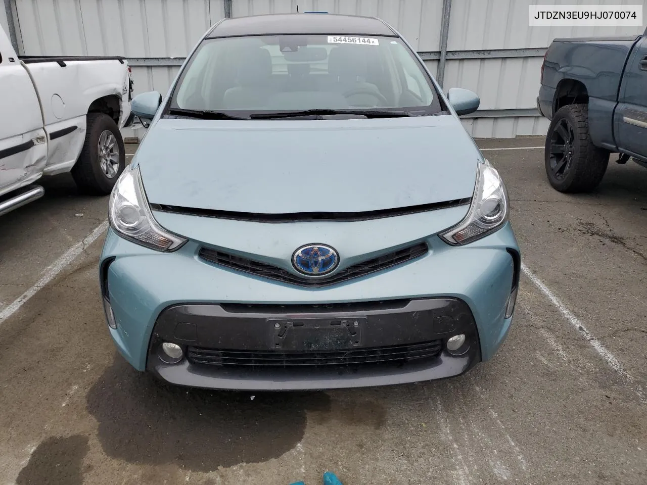 JTDZN3EU9HJ070074 2017 Toyota Prius V