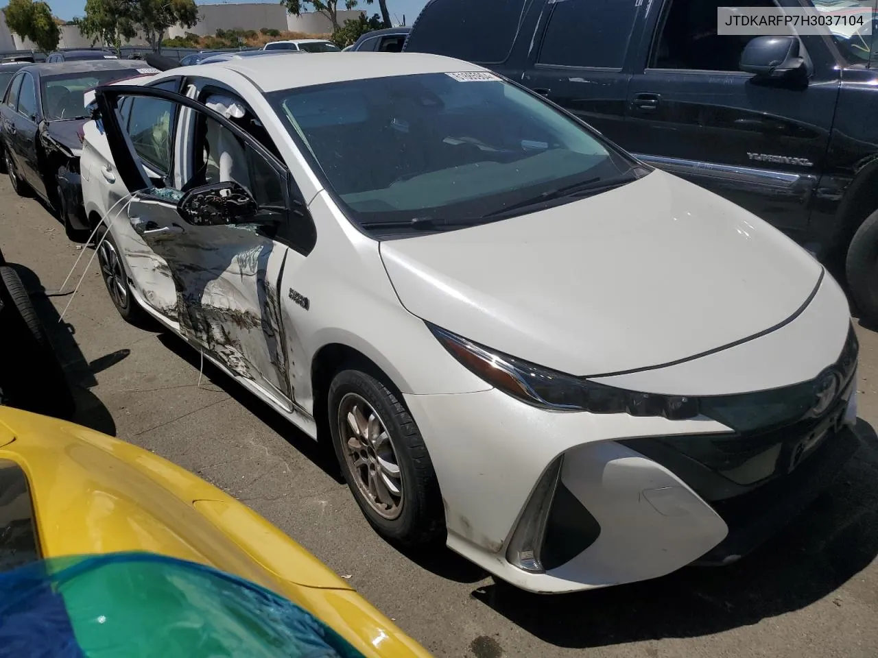 JTDKARFP7H3037104 2017 Toyota Prius Prime