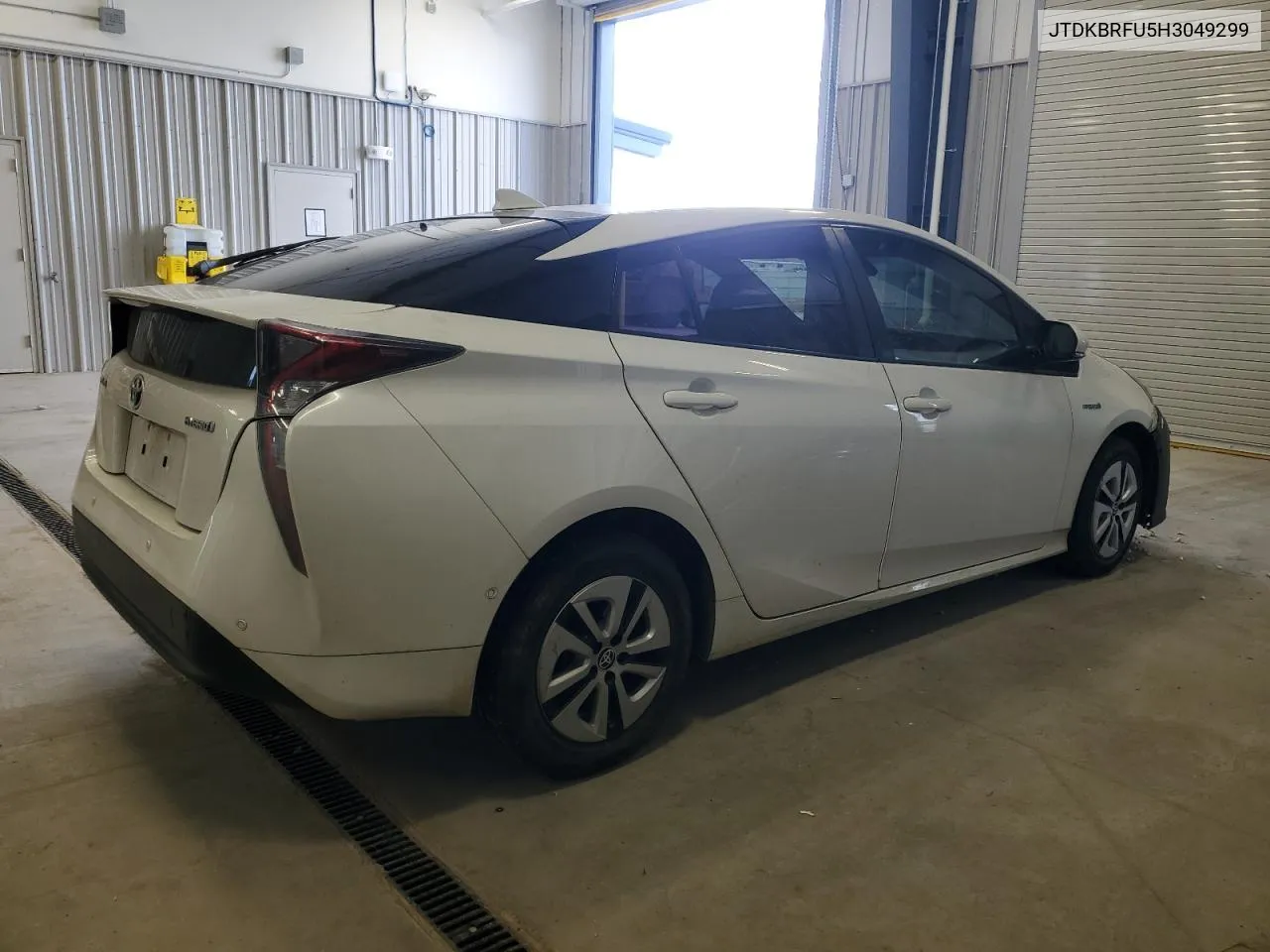 JTDKBRFU5H3049299 2017 Toyota Prius