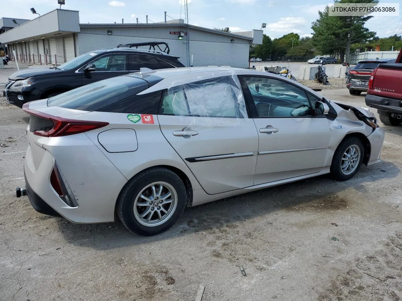 JTDKARFP7H3063086 2017 Toyota Prius Prime