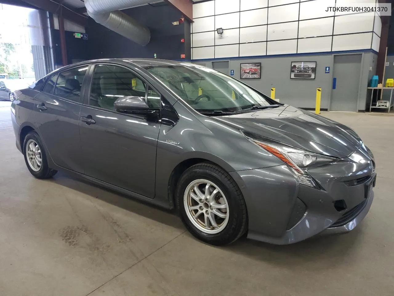 JTDKBRFU0H3041370 2017 Toyota Prius