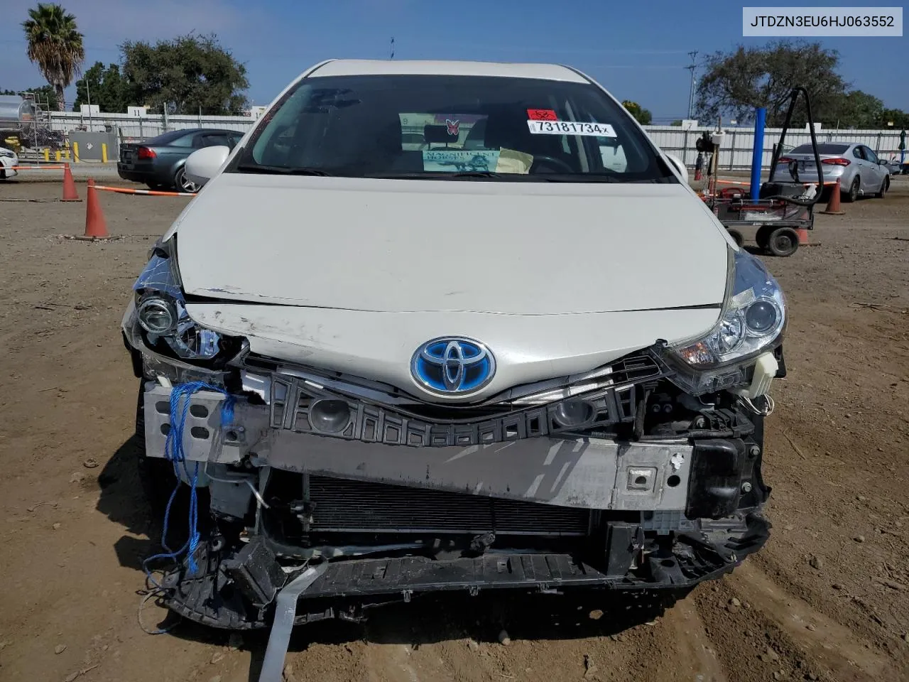 JTDZN3EU6HJ063552 2017 Toyota Prius V