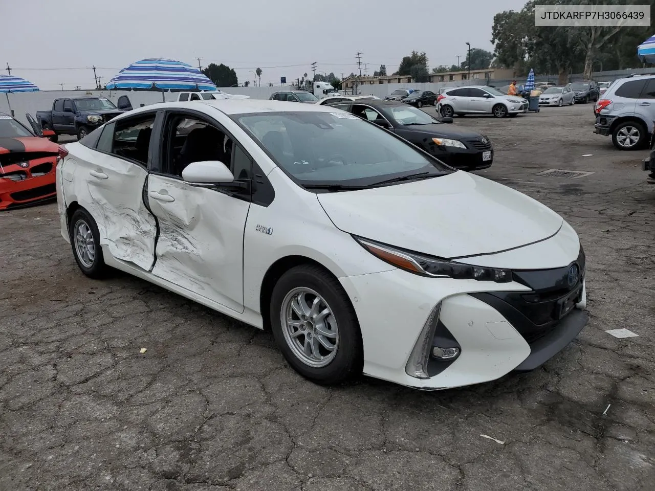 2017 Toyota Prius Prime VIN: JTDKARFP7H3066439 Lot: 73185784