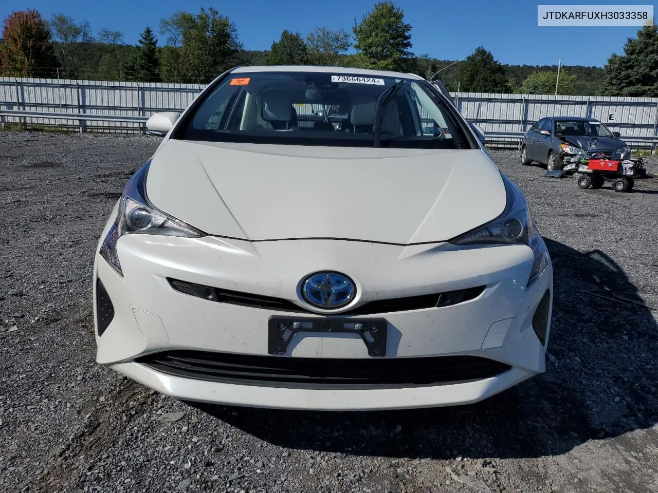 JTDKARFUXH3033358 2017 Toyota Prius