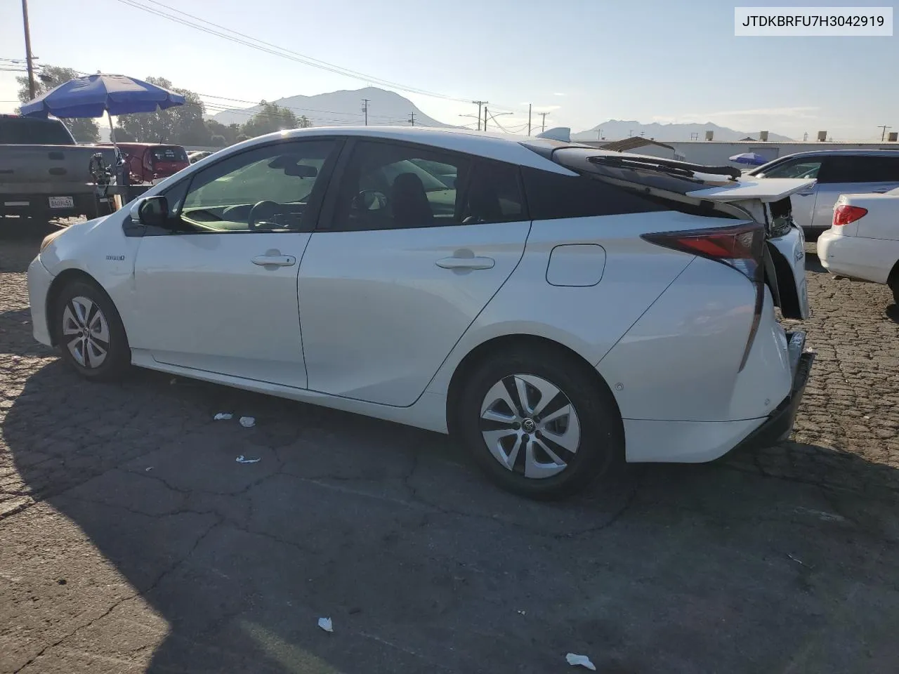 JTDKBRFU7H3042919 2017 Toyota Prius