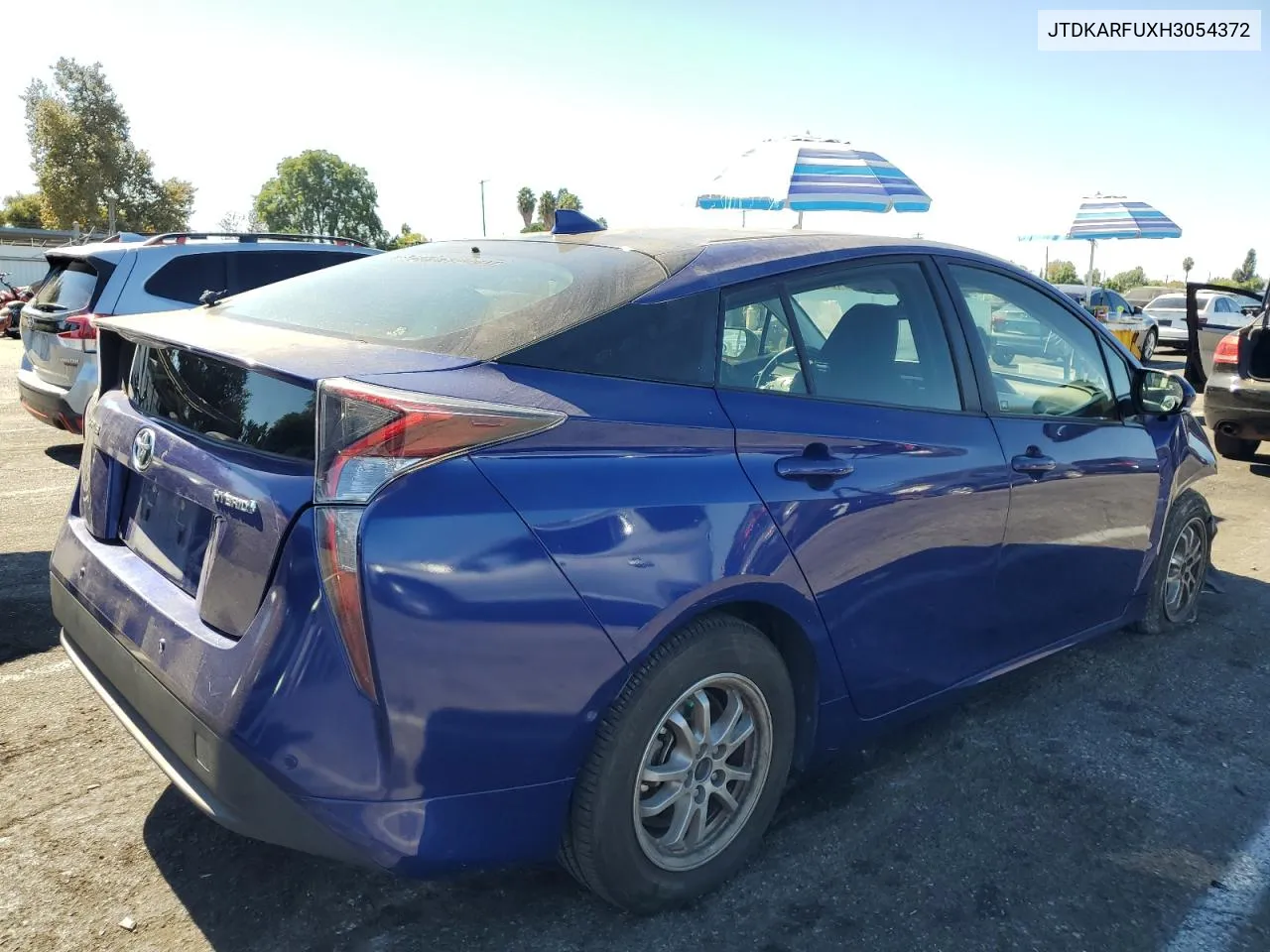 JTDKARFUXH3054372 2017 Toyota Prius