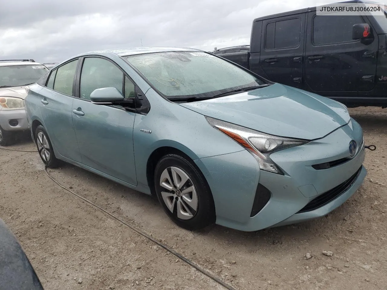 JTDKARFU8J3066204 2018 Toyota Prius