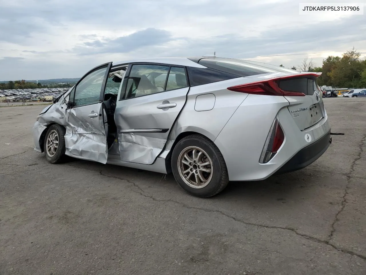 JTDKARFP5L3137906 2020 Toyota Prius Prime Le