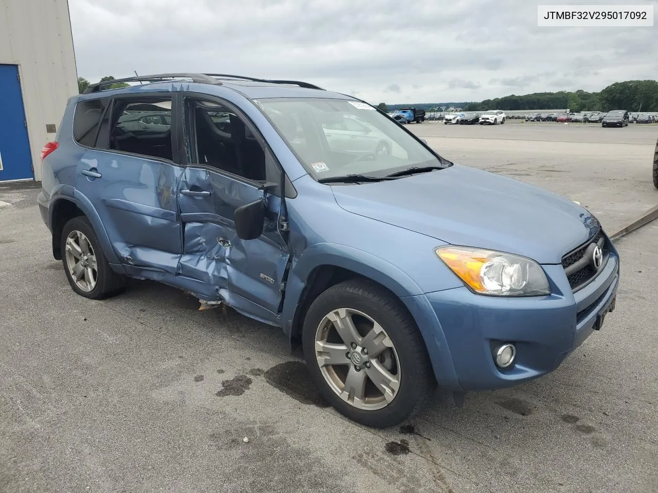 2009 Toyota Rav4 Sport VIN: JTMBF32V295017092 Lot: 63852564