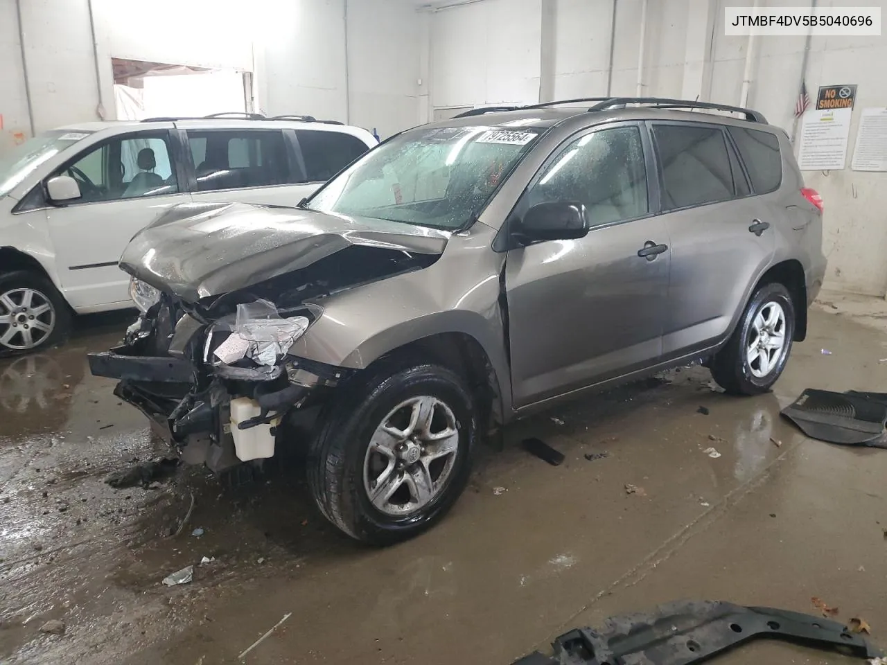 JTMBF4DV5B5040696 2011 Toyota Rav4