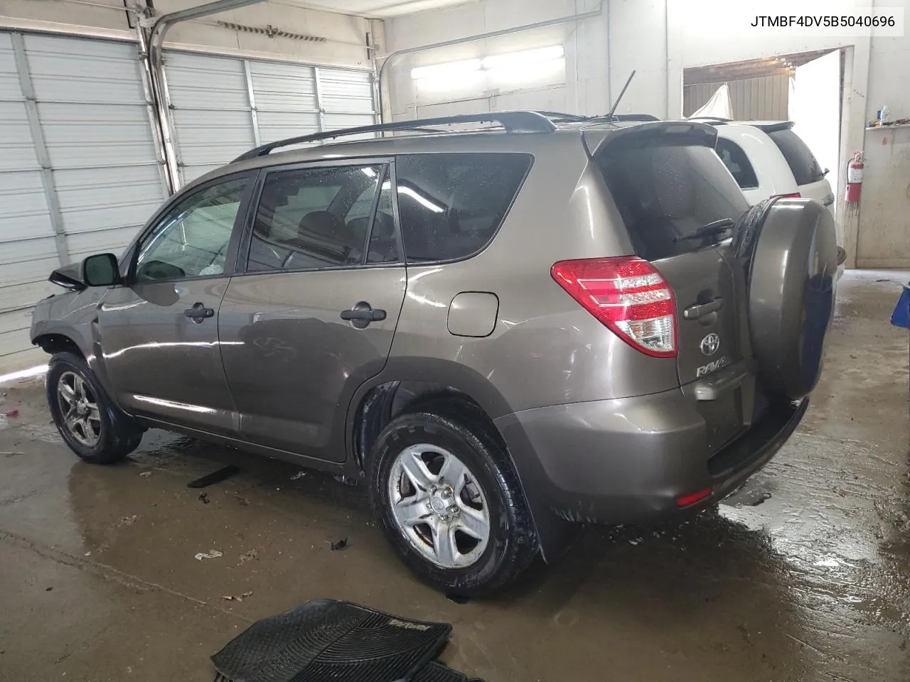 JTMBF4DV5B5040696 2011 Toyota Rav4