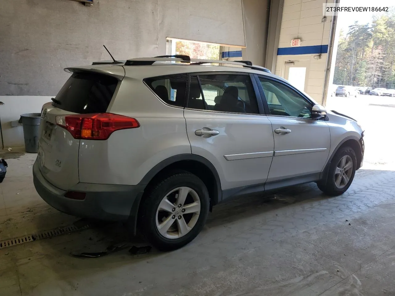 2014 Toyota Rav4 Xle VIN: 2T3RFREV0EW186642 Lot: 77274904