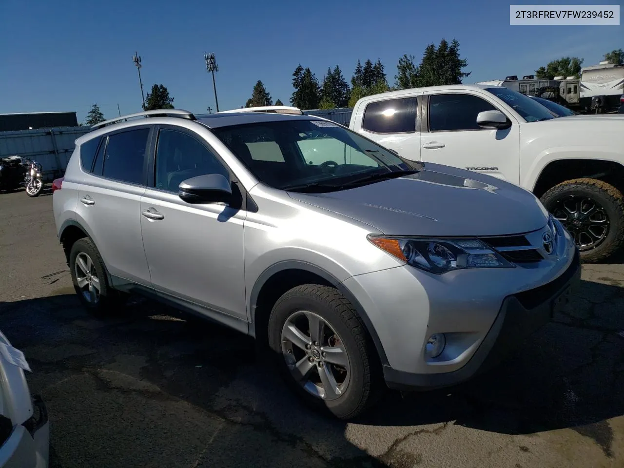 2T3RFREV7FW239452 2015 Toyota Rav4 Xle