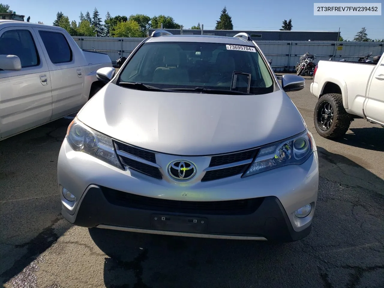 2T3RFREV7FW239452 2015 Toyota Rav4 Xle