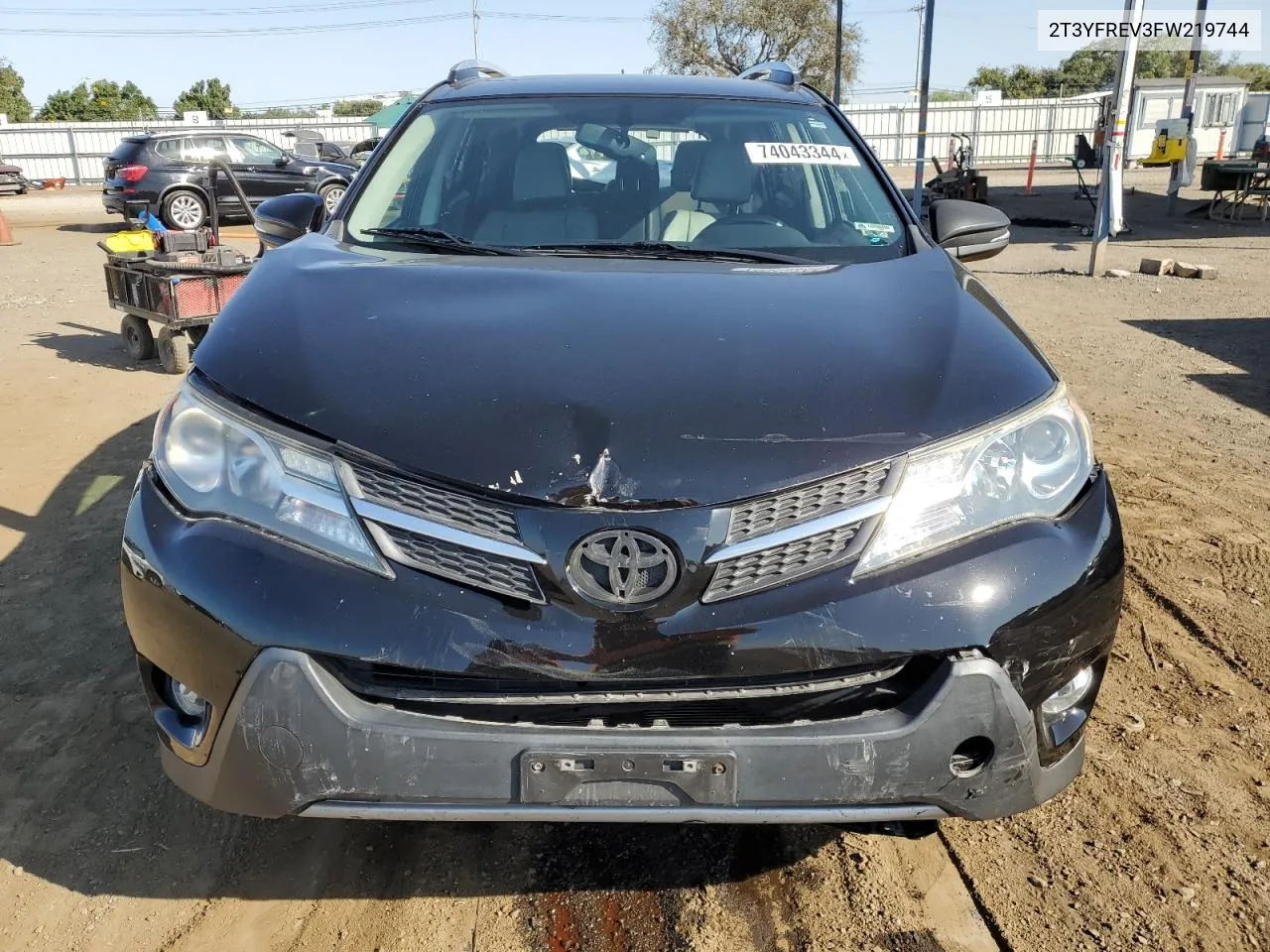 2T3YFREV3FW219744 2015 Toyota Rav4 Limited