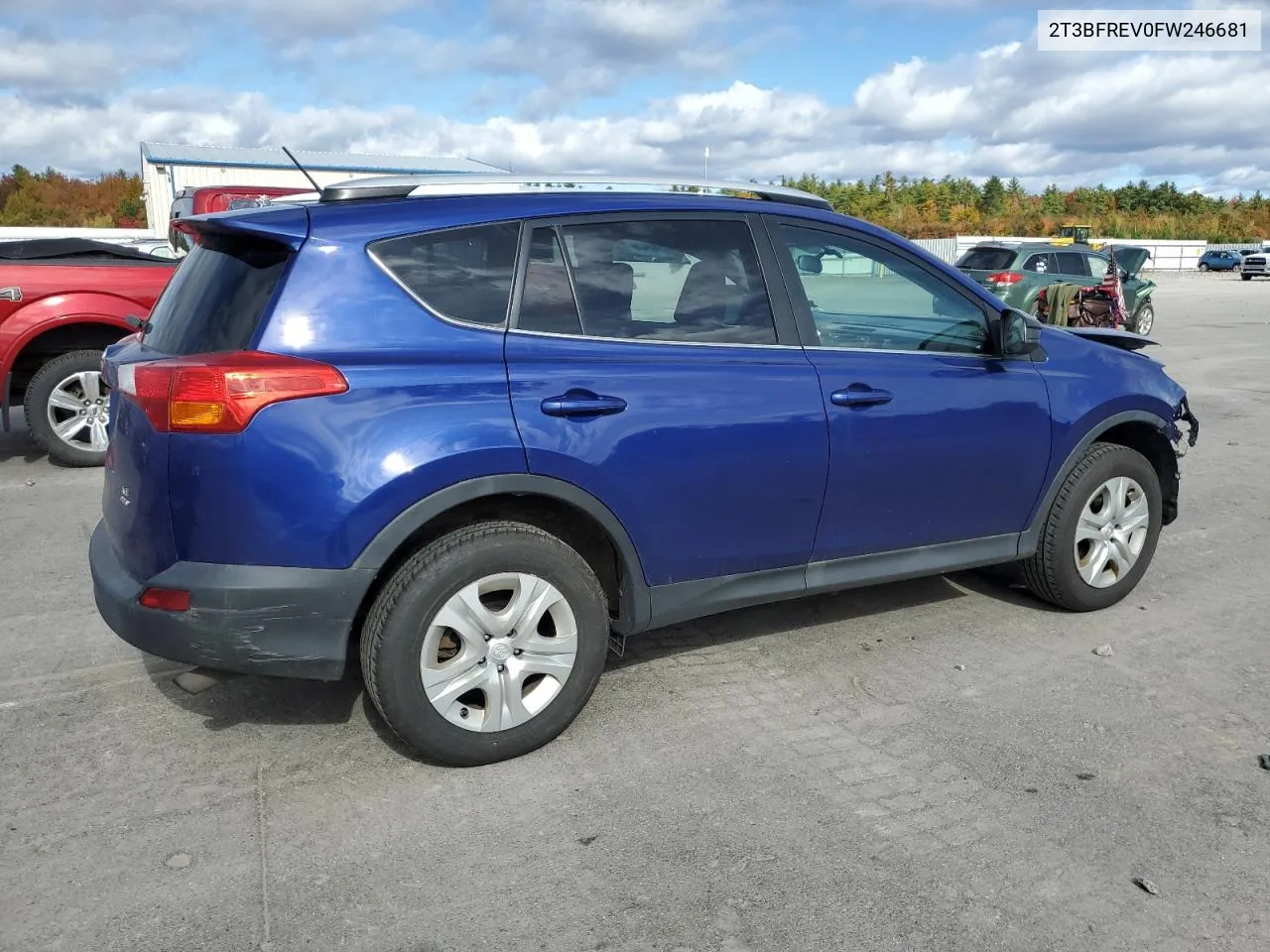 2T3BFREV0FW246681 2015 Toyota Rav4 Le