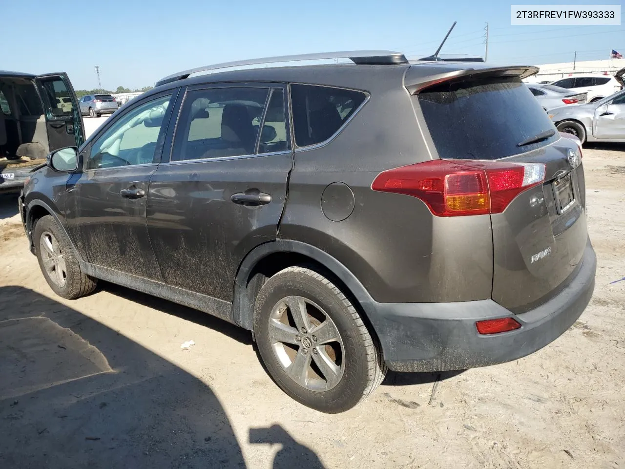 2T3RFREV1FW393333 2015 Toyota Rav4 Xle