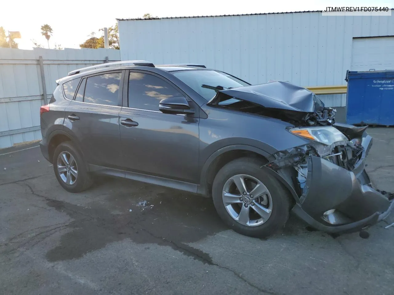 JTMWFREV1FD075440 2015 Toyota Rav4 Xle