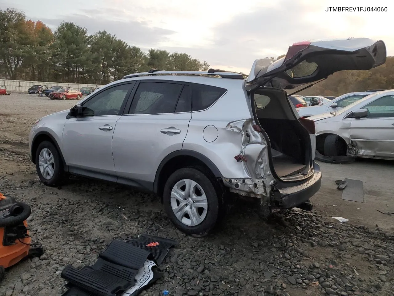 2015 Toyota Rav4 Le VIN: JTMBFREV1FJ044060 Lot: 77763924