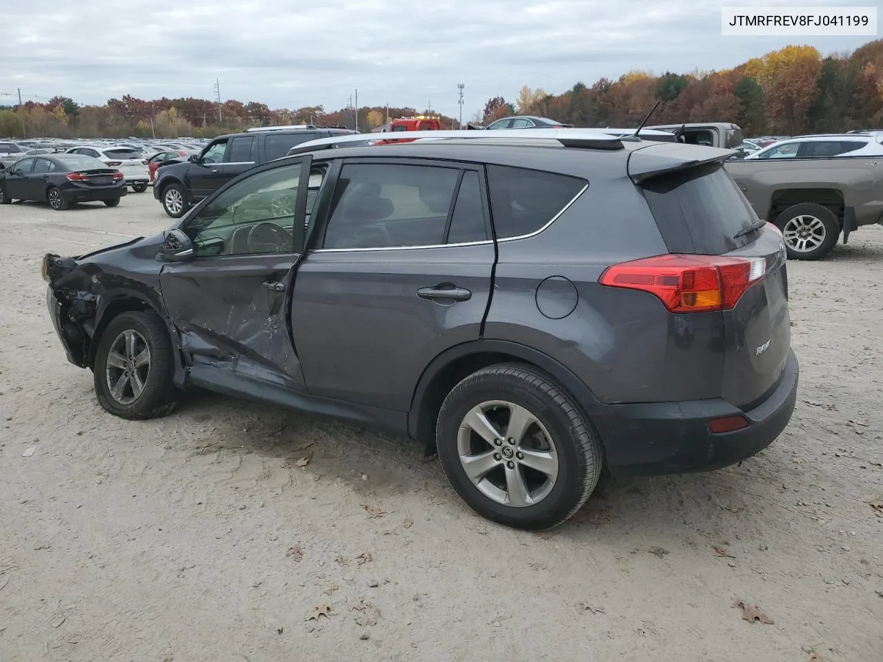 JTMRFREV8FJ041199 2015 Toyota Rav4 Xle