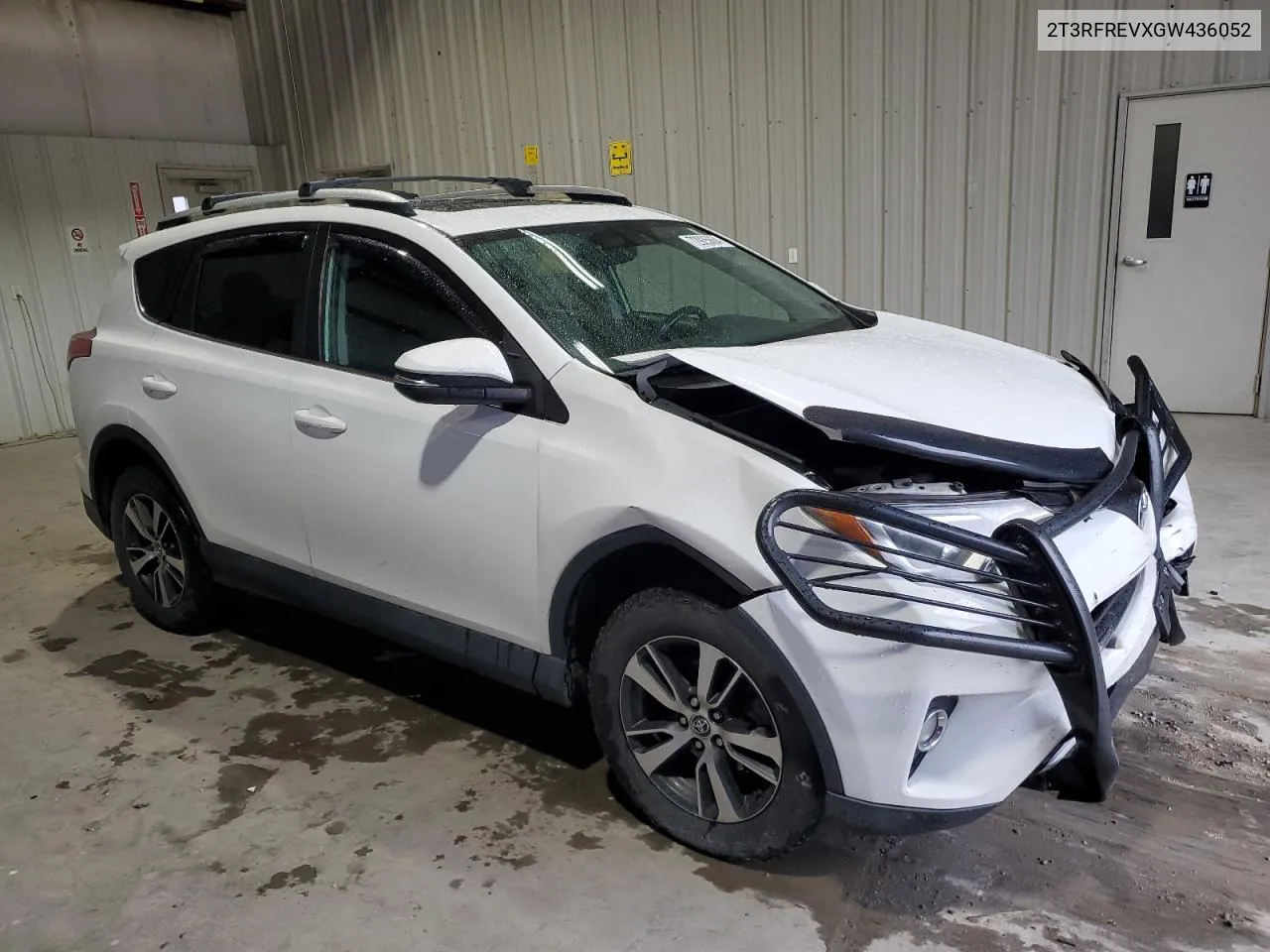 2T3RFREVXGW436052 2016 Toyota Rav4 Xle