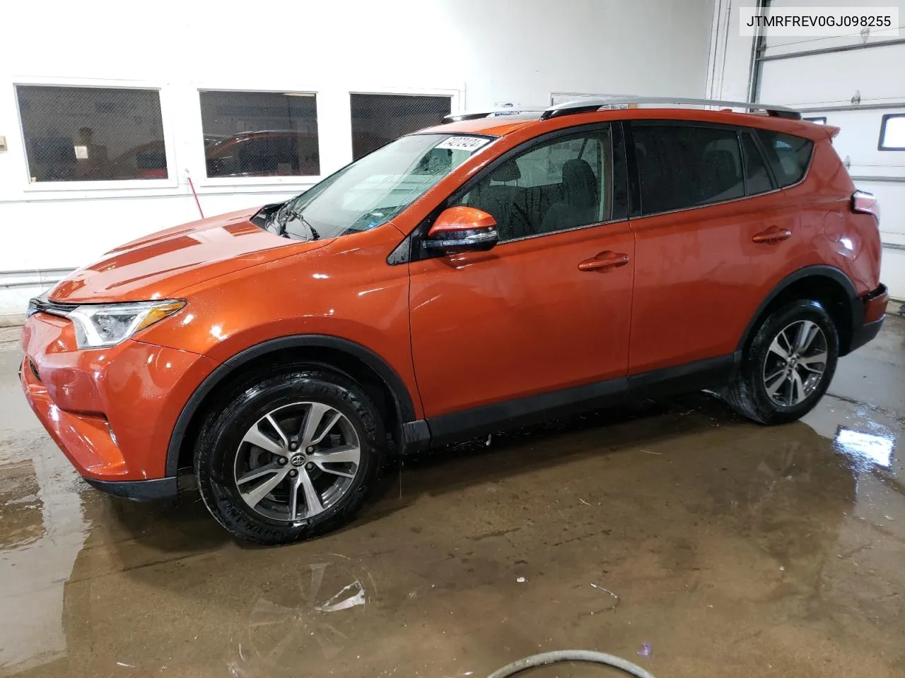 JTMRFREV0GJ098255 2016 Toyota Rav4 Xle