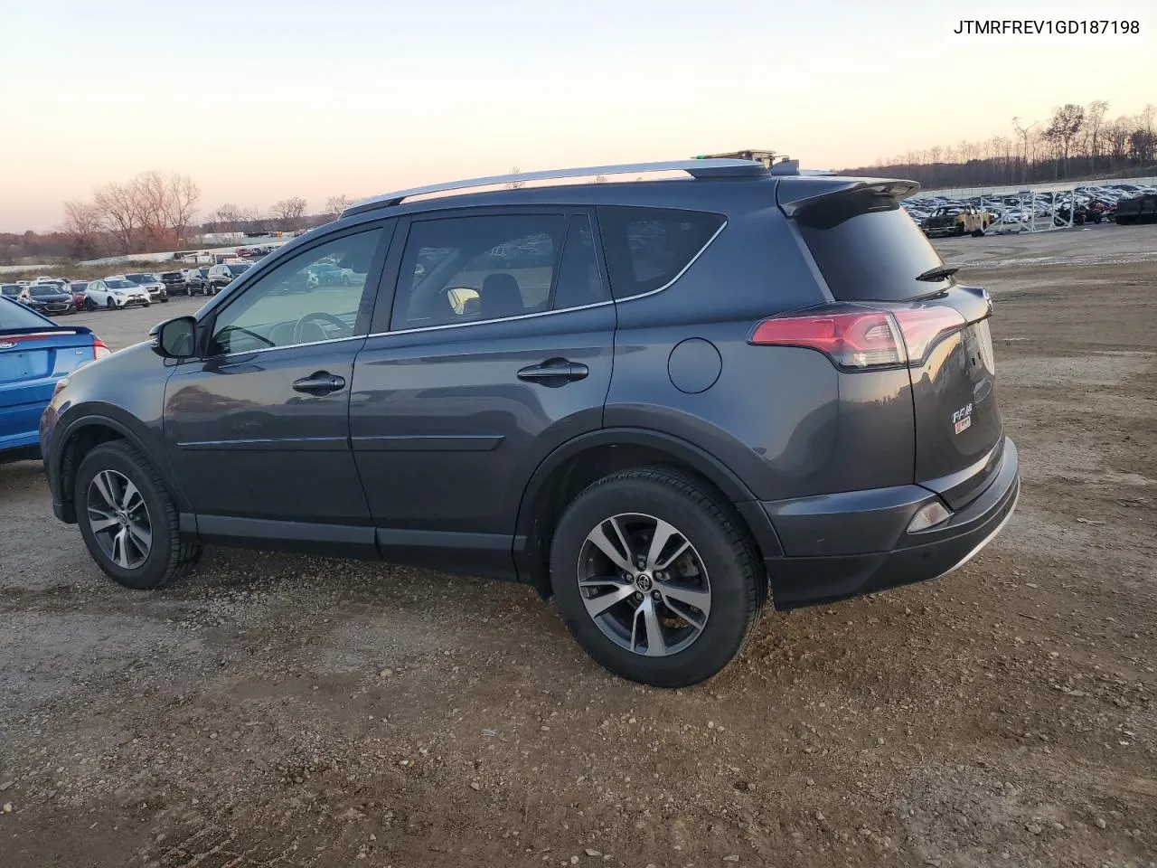 2016 Toyota Rav4 Xle VIN: JTMRFREV1GD187198 Lot: 81107014