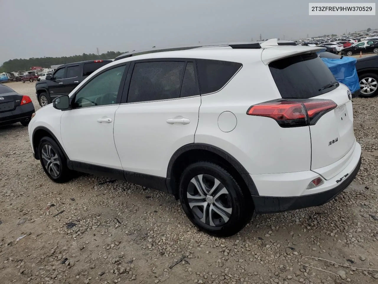 2T3ZFREV9HW370529 2017 Toyota Rav4 Le