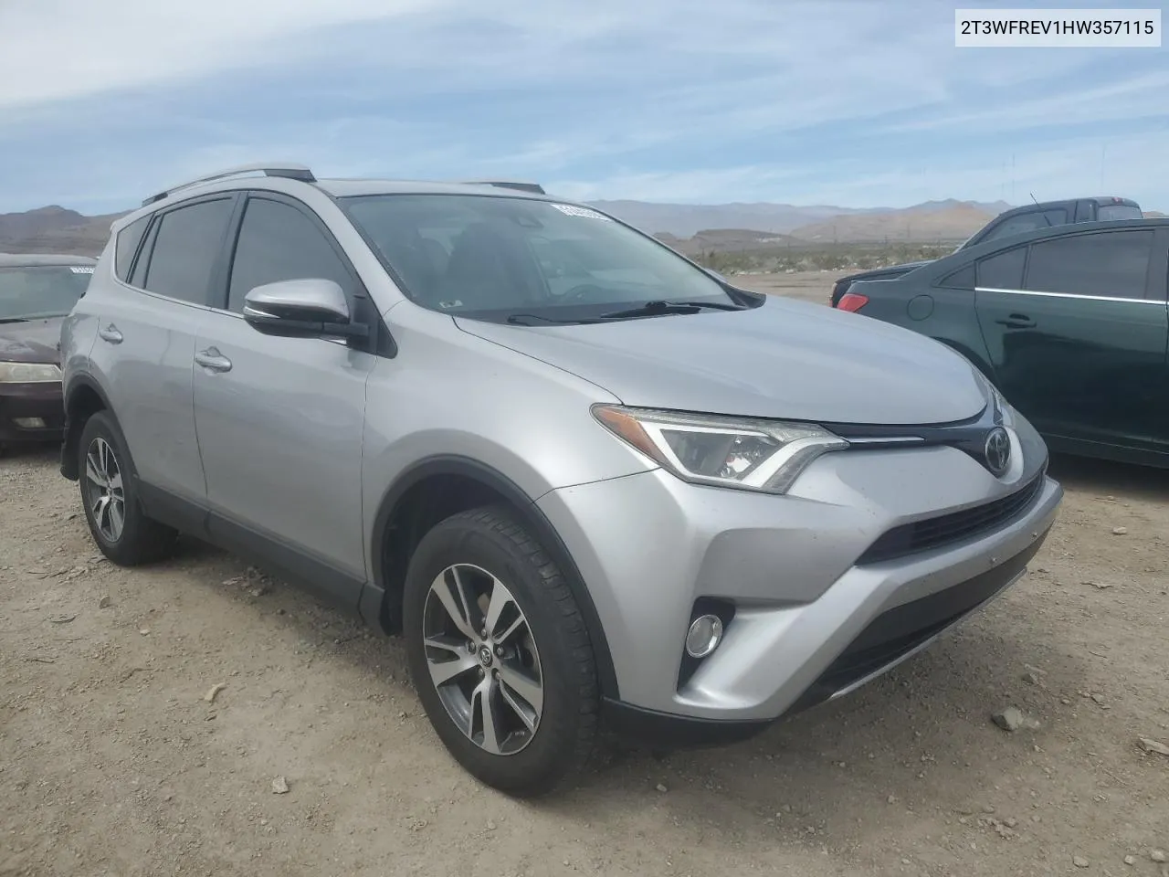 2T3WFREV1HW357115 2017 Toyota Rav4 Xle