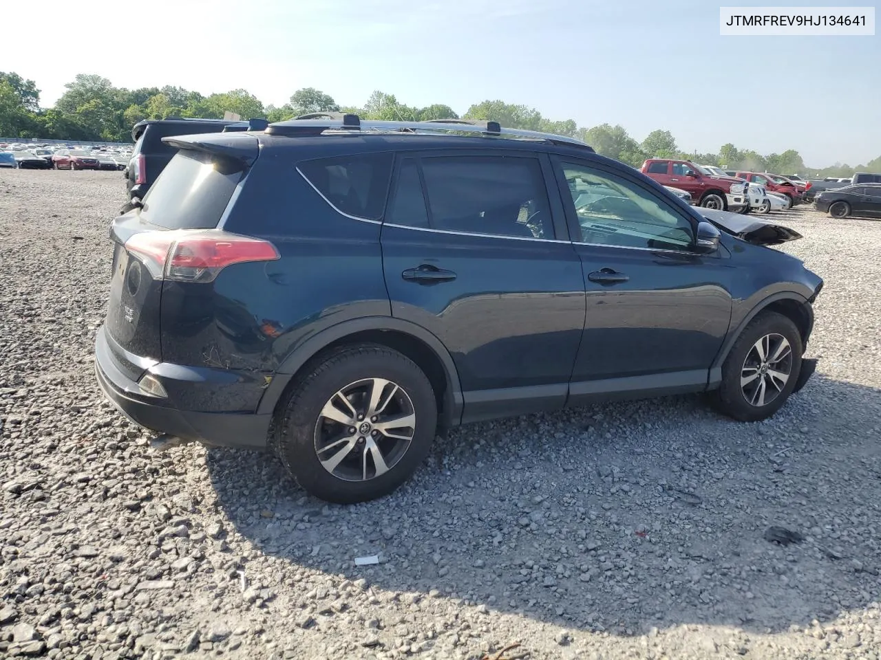 JTMRFREV9HJ134641 2017 Toyota Rav4 Xle