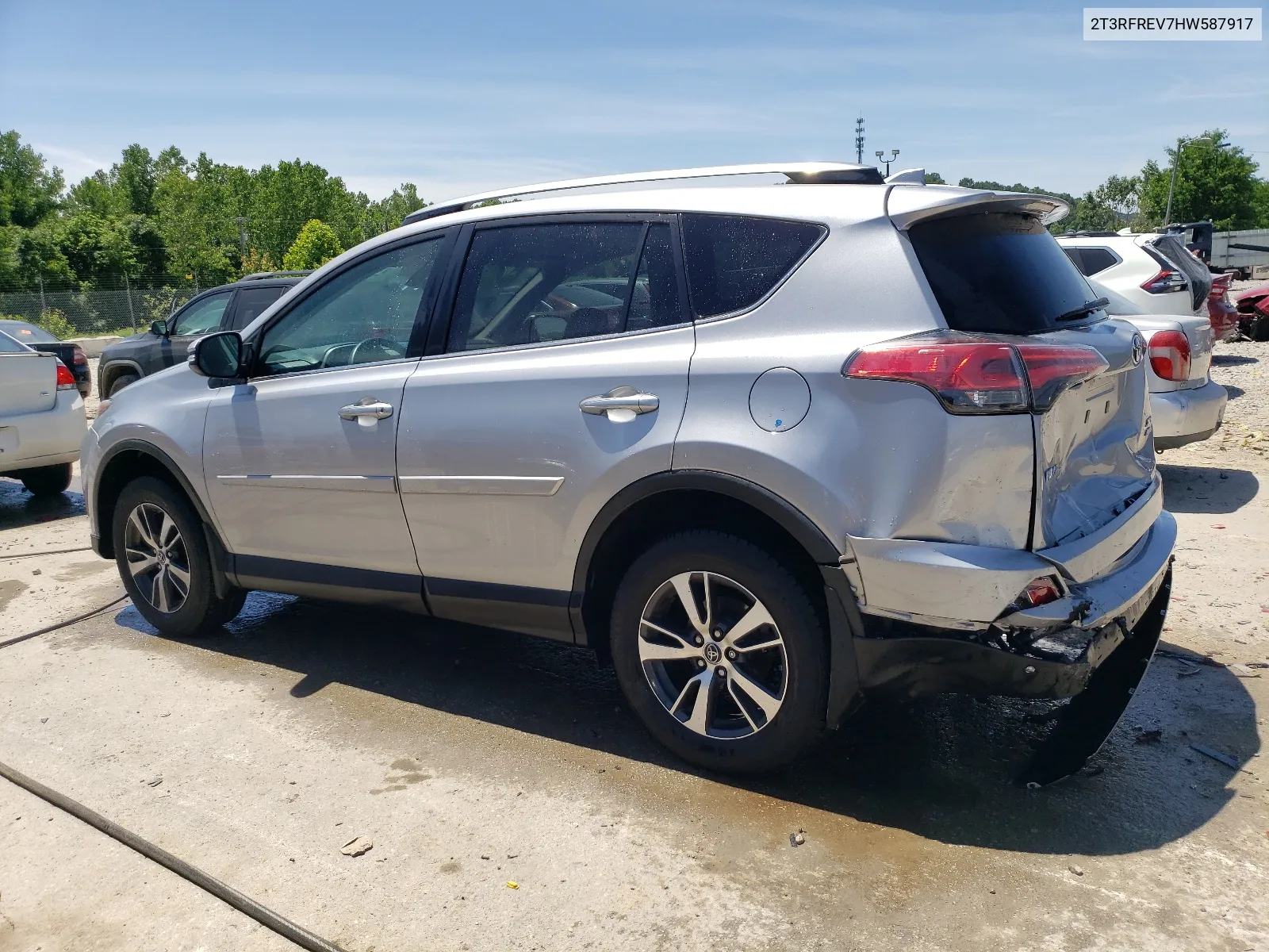 2017 Toyota Rav4 Xle VIN: 2T3RFREV7HW587917 Lot: 56636824