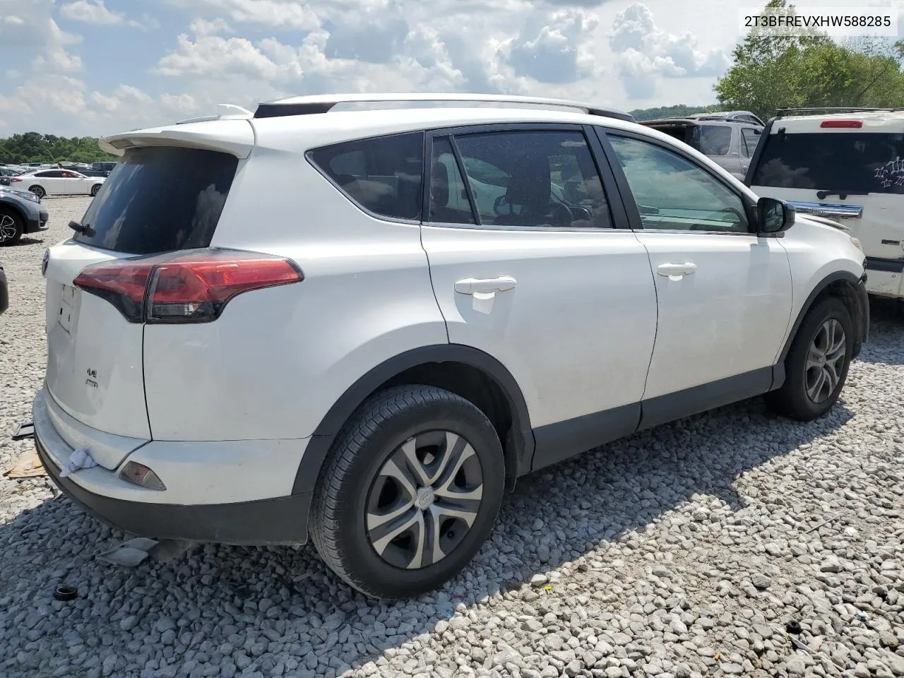 2T3BFREVXHW588285 2017 Toyota Rav4 Le