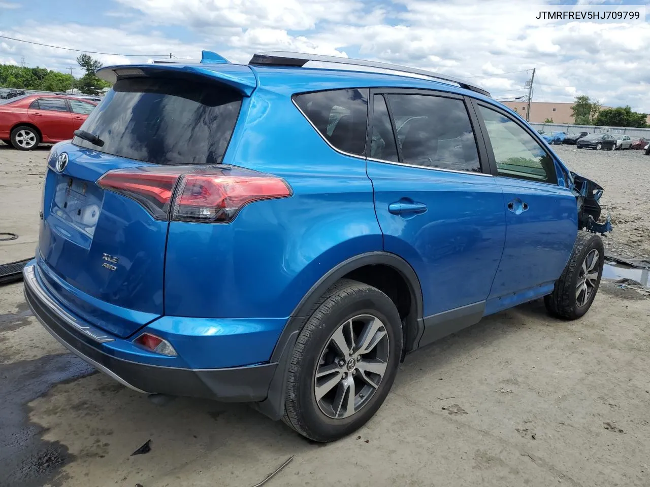 JTMRFREV5HJ709799 2017 Toyota Rav4 Xle