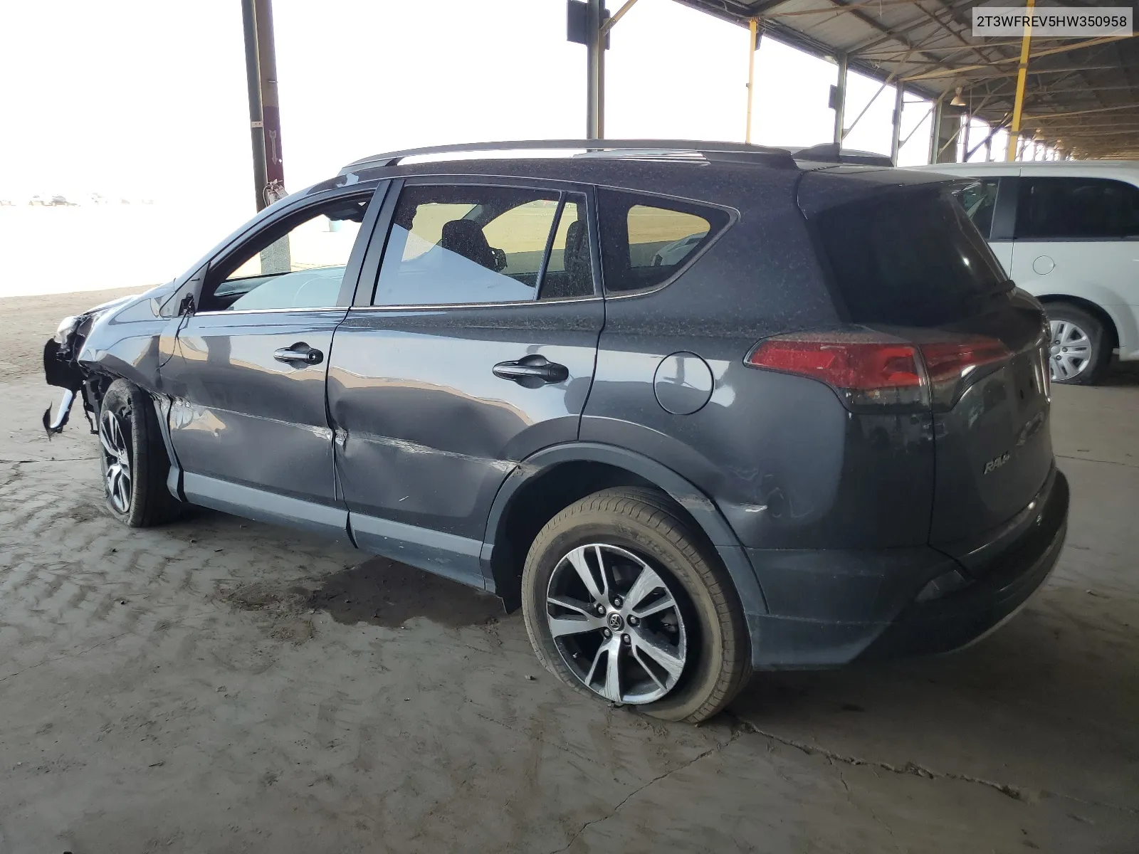 2T3WFREV5HW350958 2017 Toyota Rav4 Xle