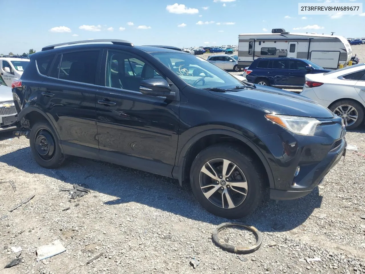 2T3RFREV8HW689677 2017 Toyota Rav4 Xle