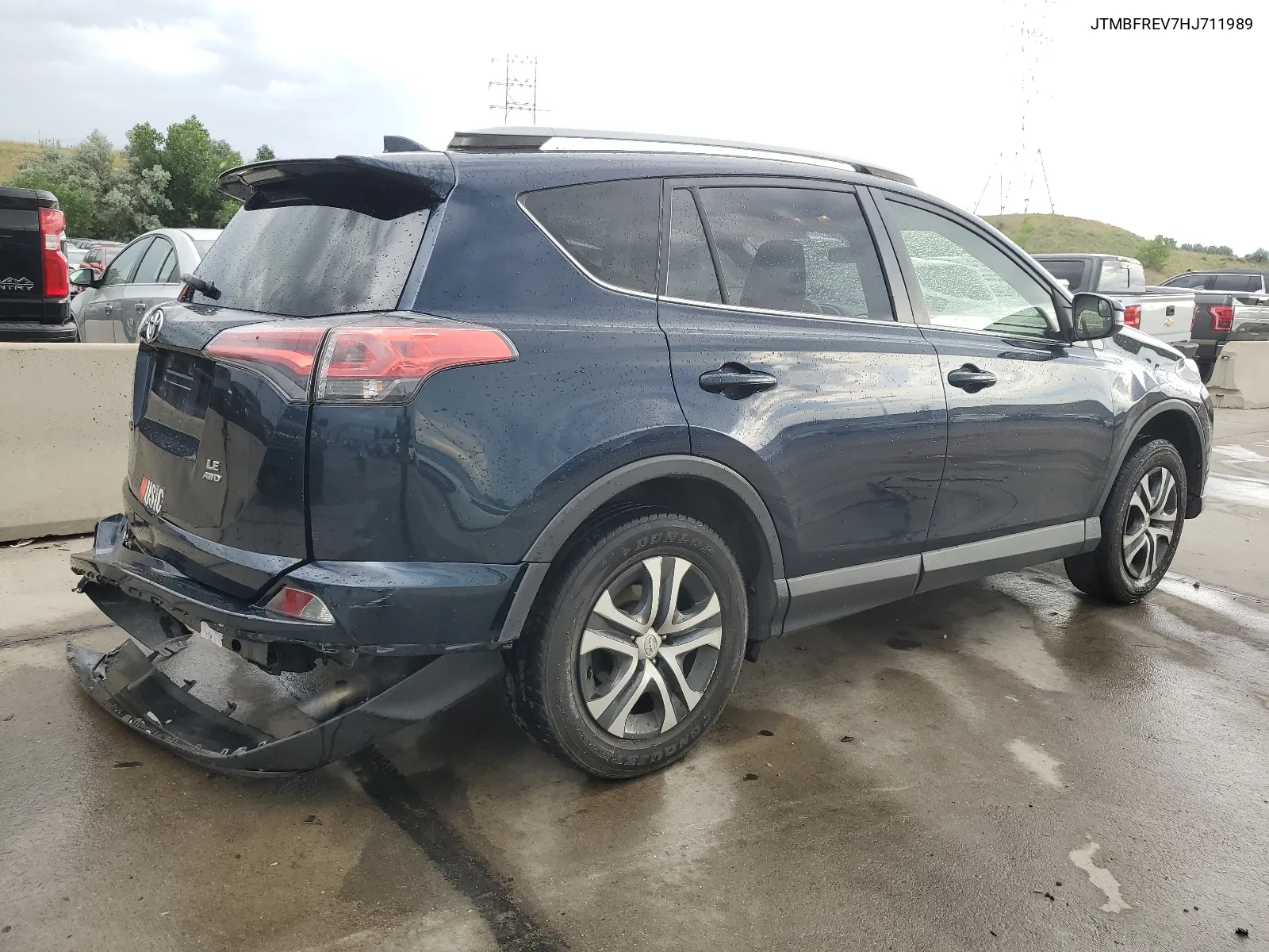 JTMBFREV7HJ711989 2017 Toyota Rav4 Le