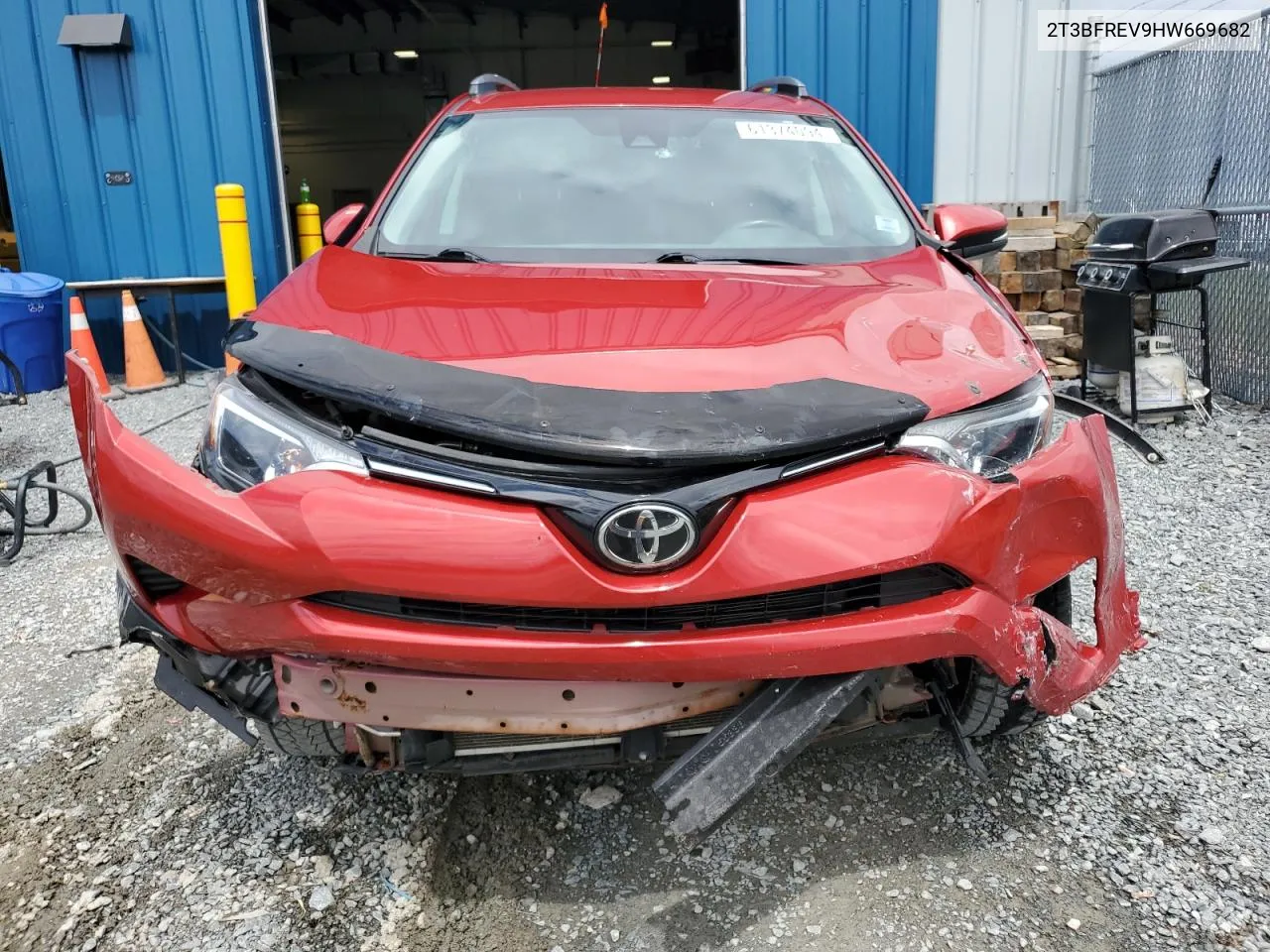 2T3BFREV9HW669682 2017 Toyota Rav4 Le