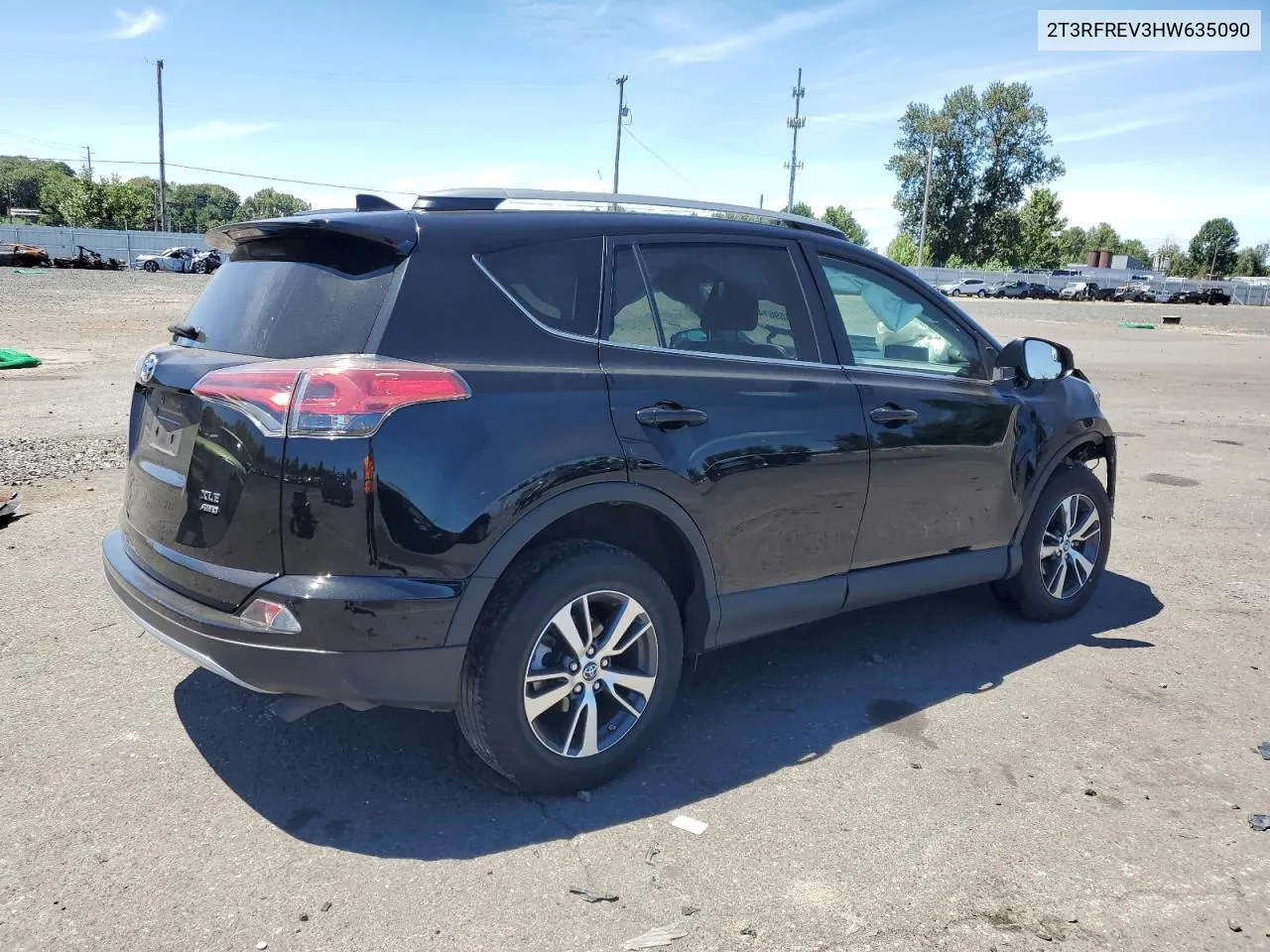 2T3RFREV3HW635090 2017 Toyota Rav4 Xle