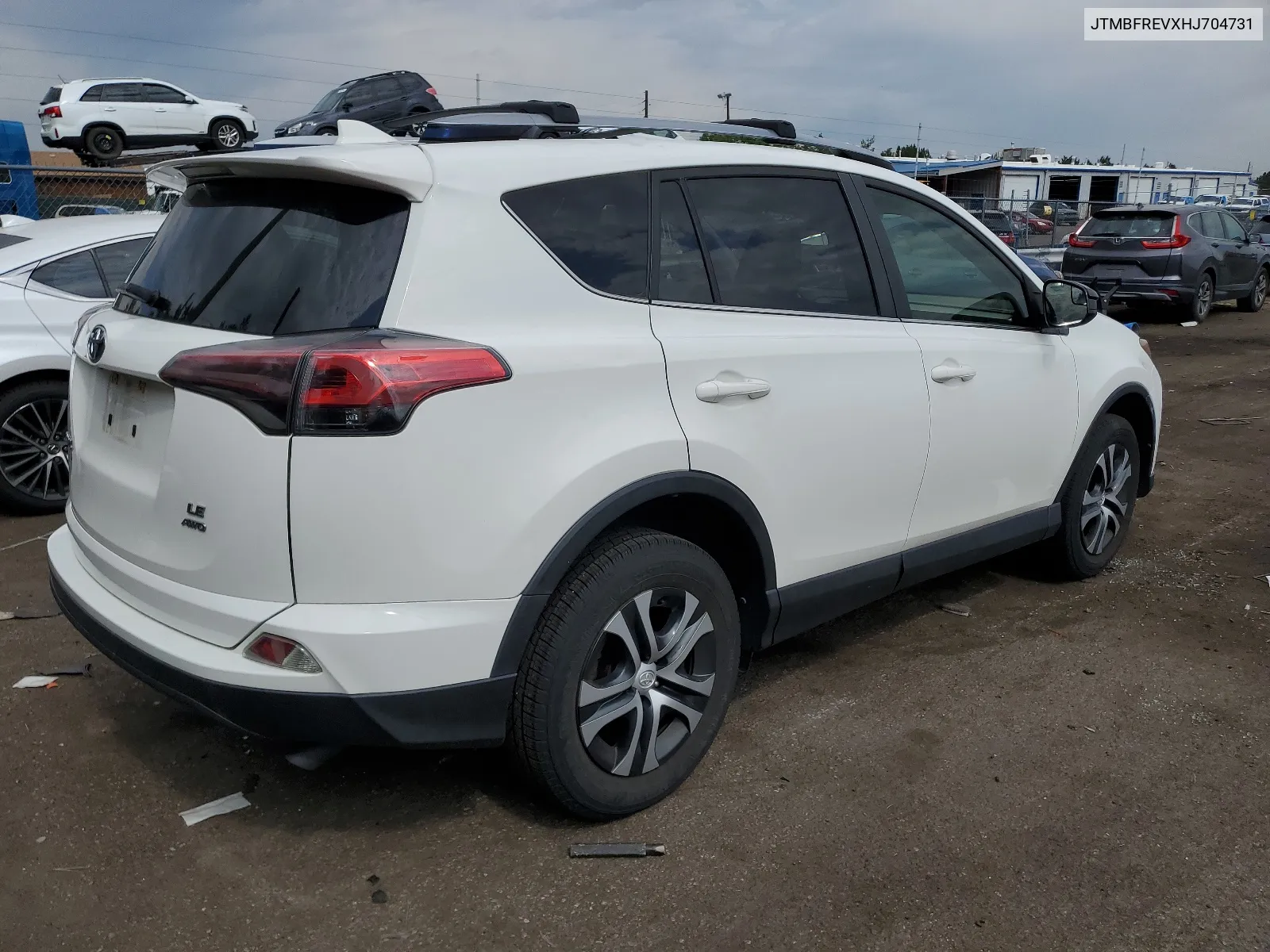 JTMBFREVXHJ704731 2017 Toyota Rav4 Le