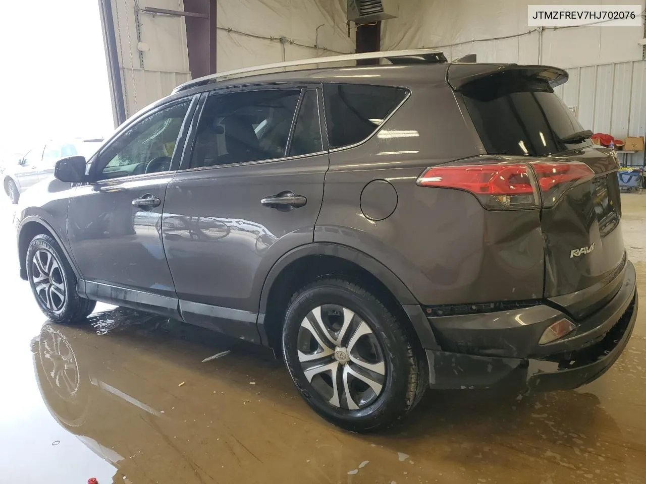 JTMZFREV7HJ702076 2017 Toyota Rav4 Le