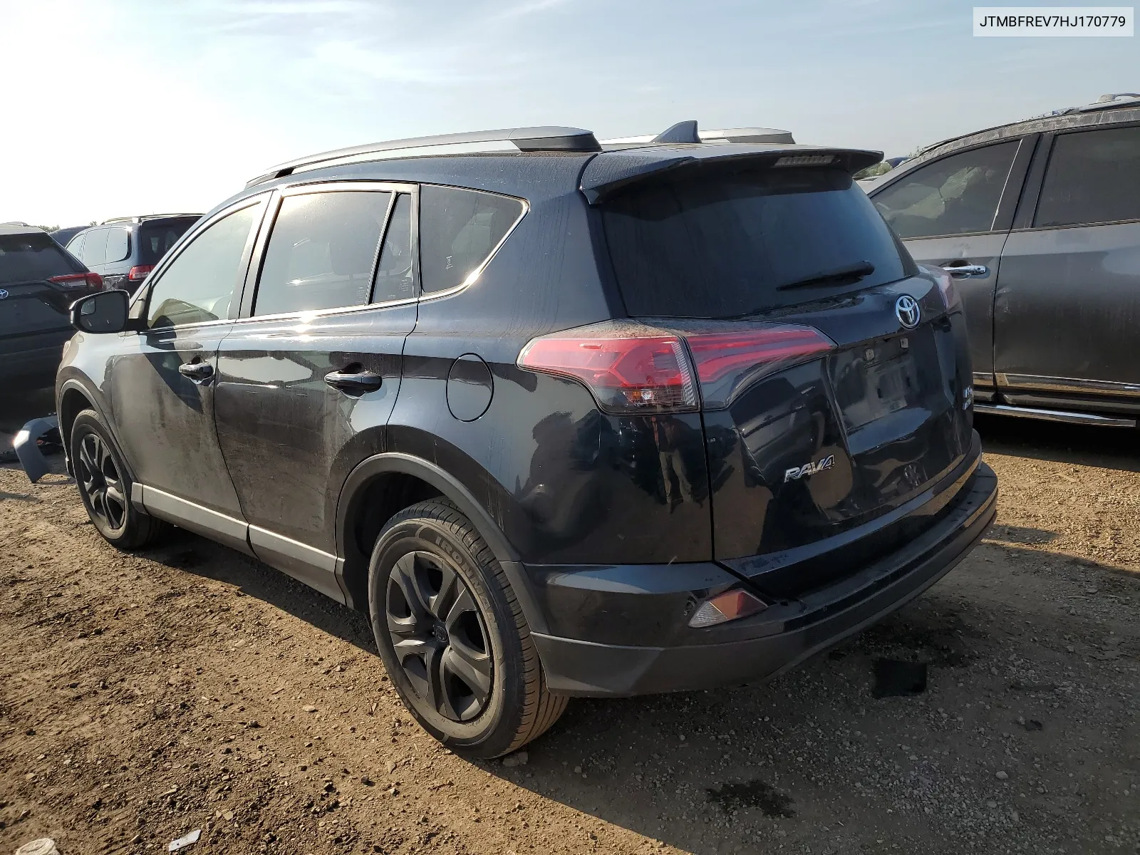 JTMBFREV7HJ170779 2017 Toyota Rav4 Le