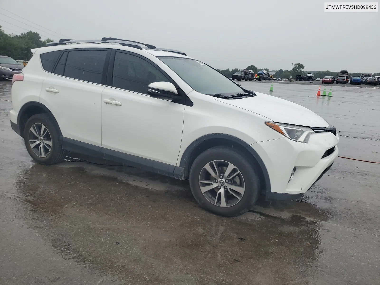 JTMWFREV5HD099436 2017 Toyota Rav4 Xle