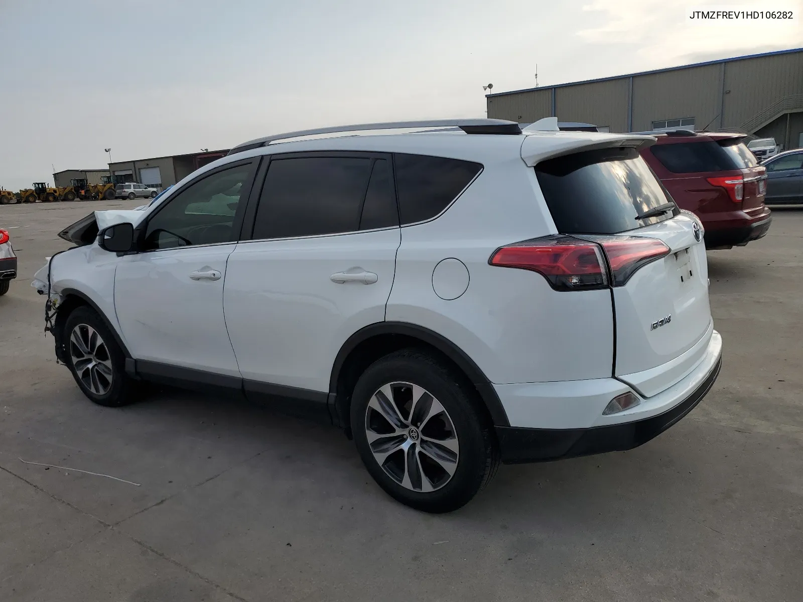 JTMZFREV1HD106282 2017 Toyota Rav4 Le