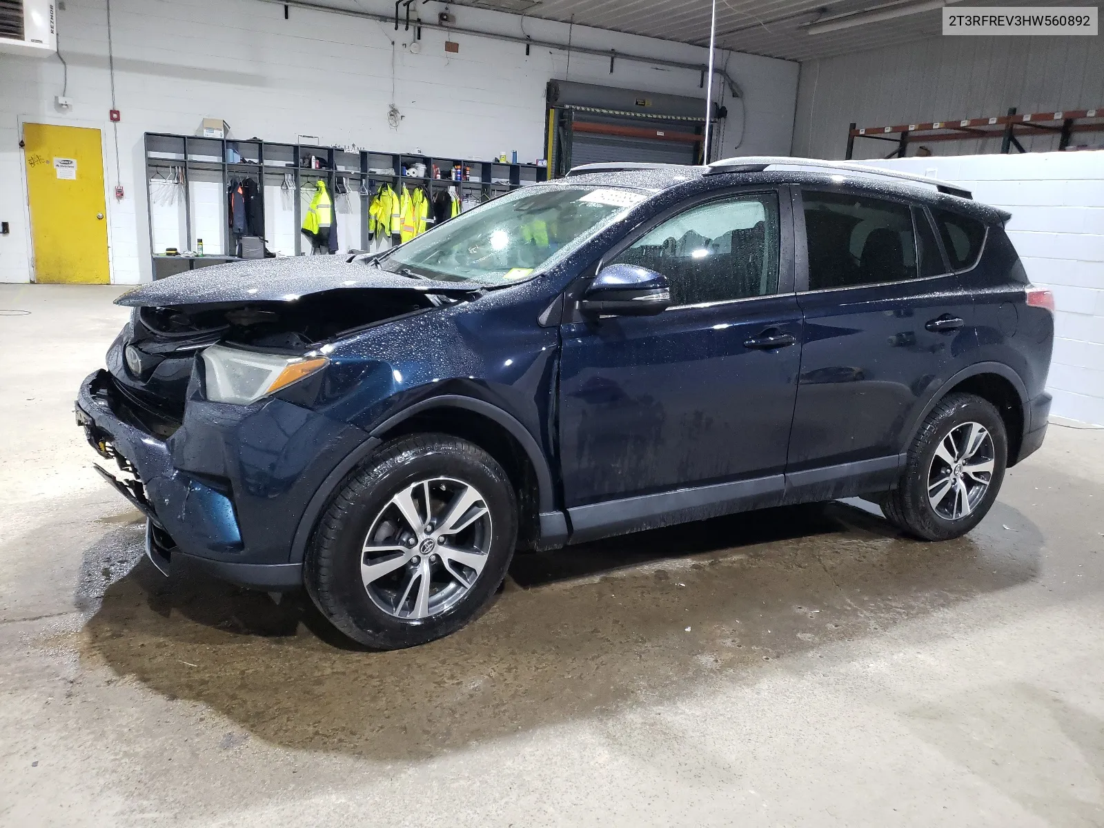 2T3RFREV3HW560892 2017 Toyota Rav4 Xle