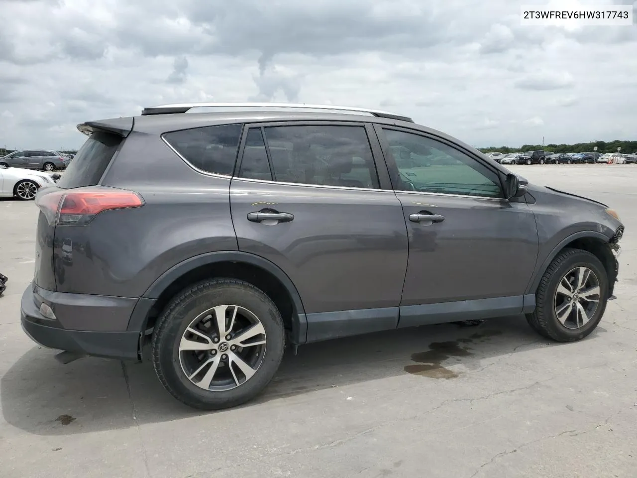 2T3WFREV6HW317743 2017 Toyota Rav4 Xle