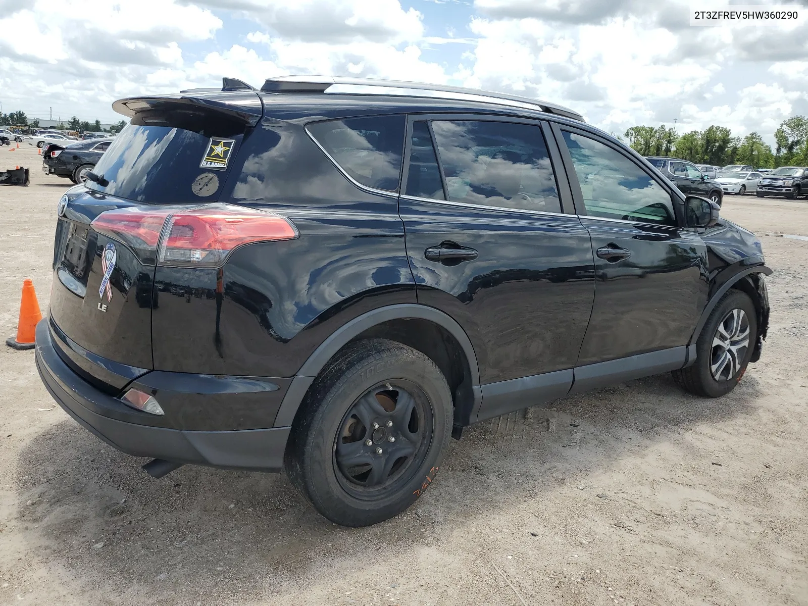 2T3ZFREV5HW360290 2017 Toyota Rav4 Le