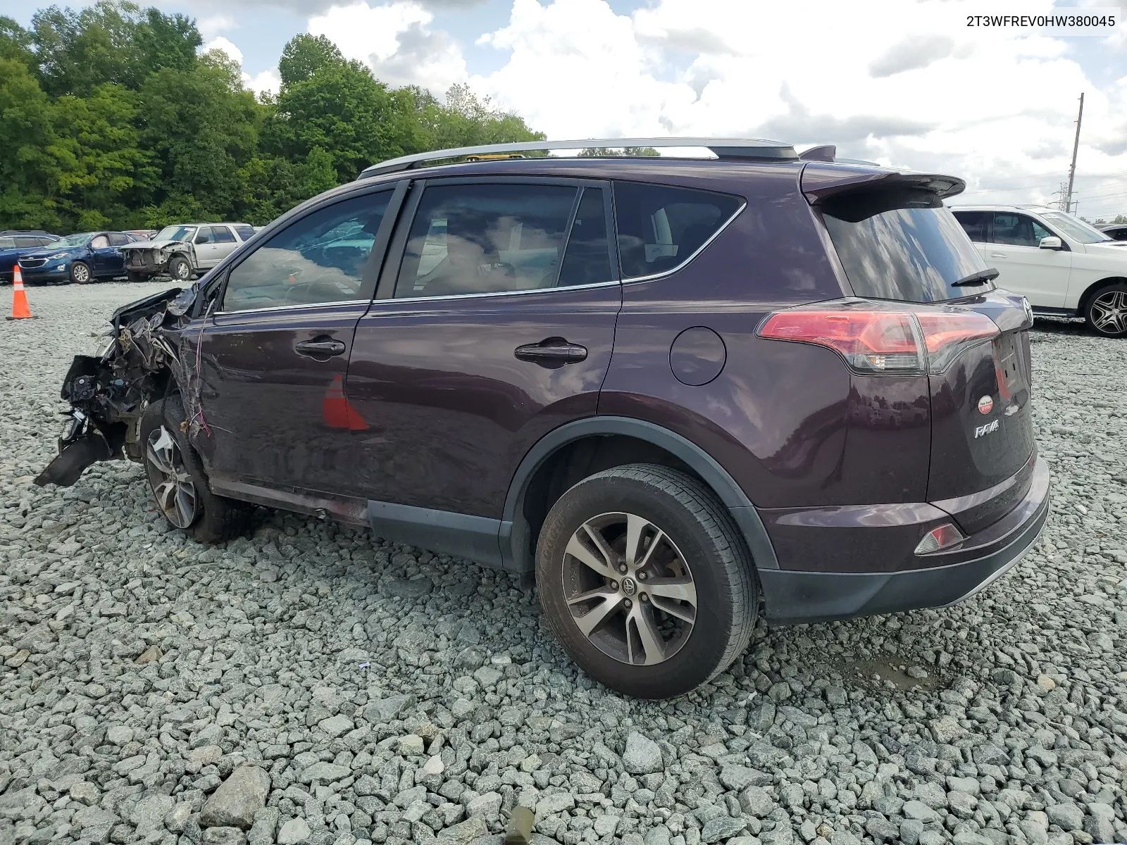 2T3WFREV0HW380045 2017 Toyota Rav4 Xle